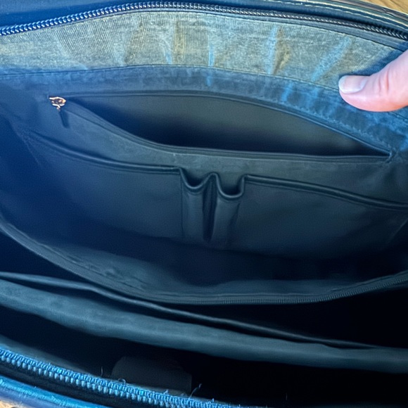 Work shoulder bag. Fits MacBook. - Picture 10 of 12